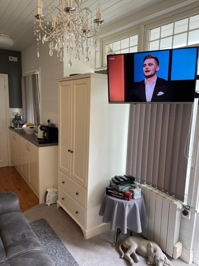 Cosy Cabin By The Seaside With Hot Tub Apartment Birchington-on-Sea Екстериор снимка