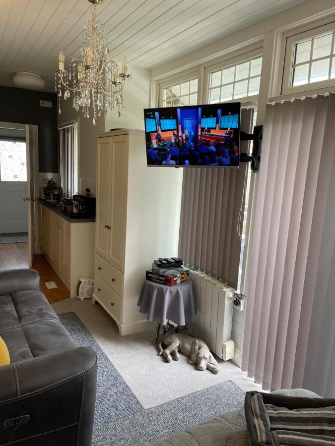 Cosy Cabin By The Seaside With Hot Tub Apartment Birchington-on-Sea Екстериор снимка