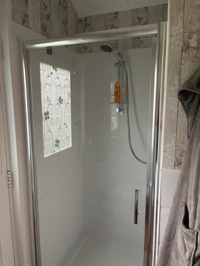 Cosy Cabin By The Seaside With Hot Tub Apartment Birchington-on-Sea Екстериор снимка