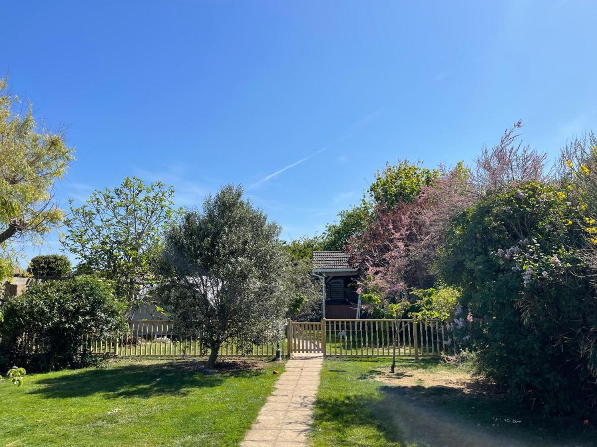 Cosy Cabin By The Seaside With Hot Tub Apartment Birchington-on-Sea Екстериор снимка
