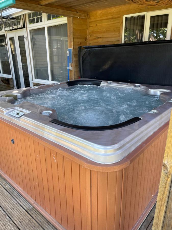Cosy Cabin By The Seaside With Hot Tub Apartment Birchington-on-Sea Екстериор снимка